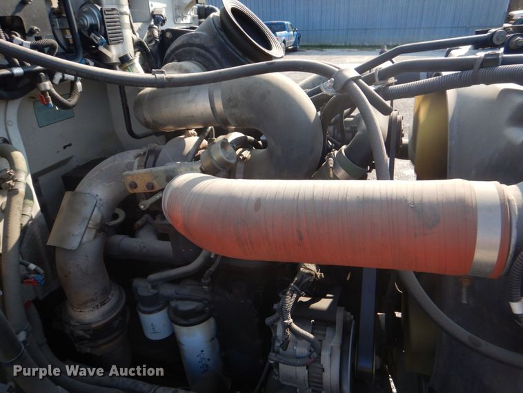 image for item DO1564 2004 Peterbilt 330  satelite broadcasting truck