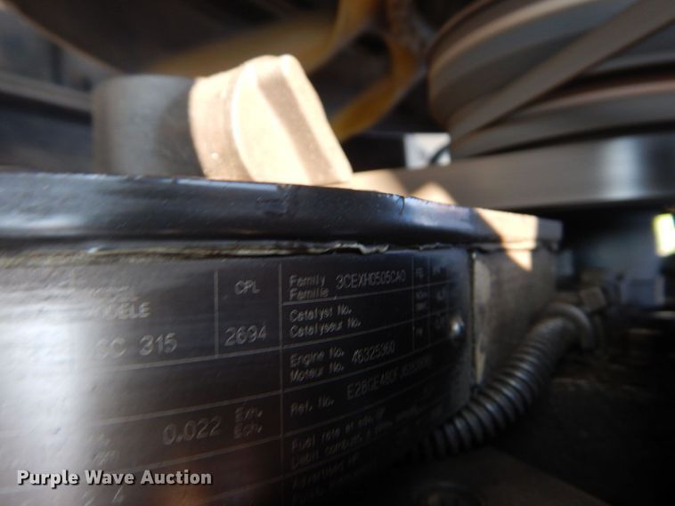 image for item DO1564 2004 Peterbilt 330  satelite broadcasting truck