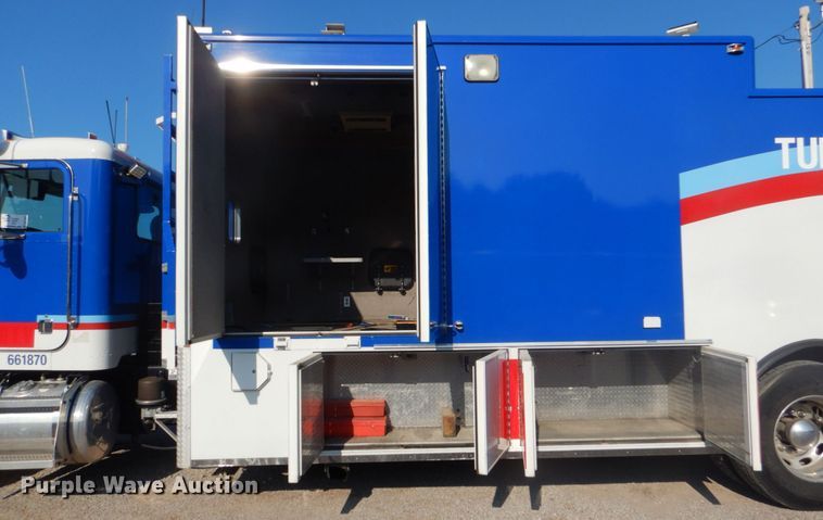 image for item DO1564 2004 Peterbilt 330  satelite broadcasting truck