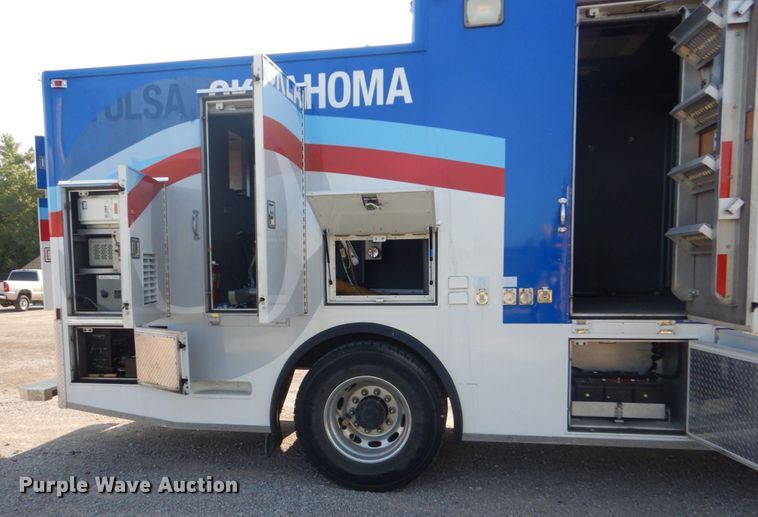 image for item DO1564 2004 Peterbilt 330  satelite broadcasting truck