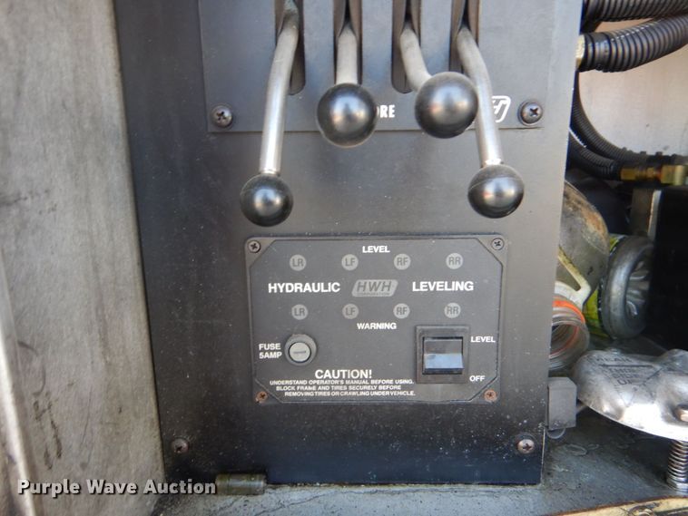 image for item DO1564 2004 Peterbilt 330  satelite broadcasting truck