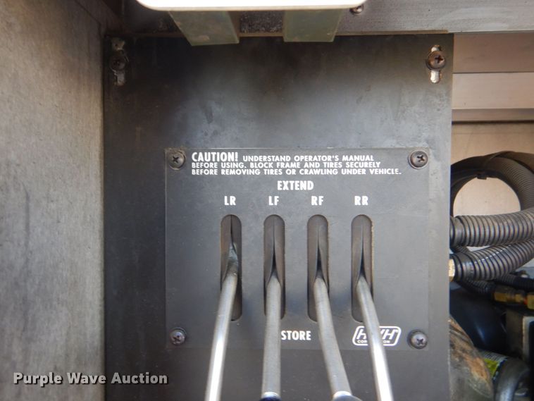 image for item DO1564 2004 Peterbilt 330  satelite broadcasting truck