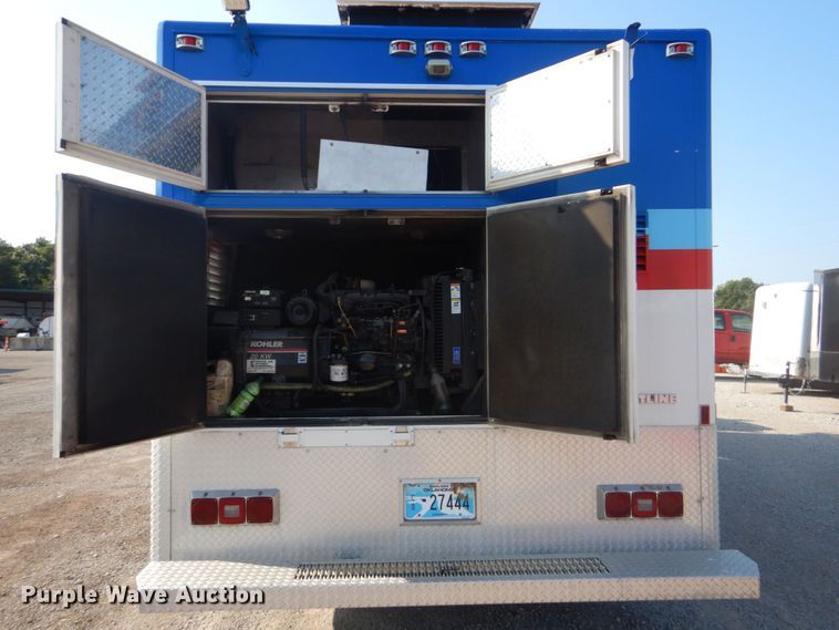 image for item DO1564 2004 Peterbilt 330  satelite broadcasting truck