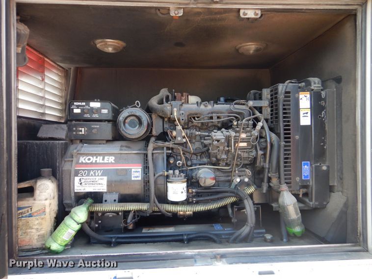 image for item DO1564 2004 Peterbilt 330  satelite broadcasting truck