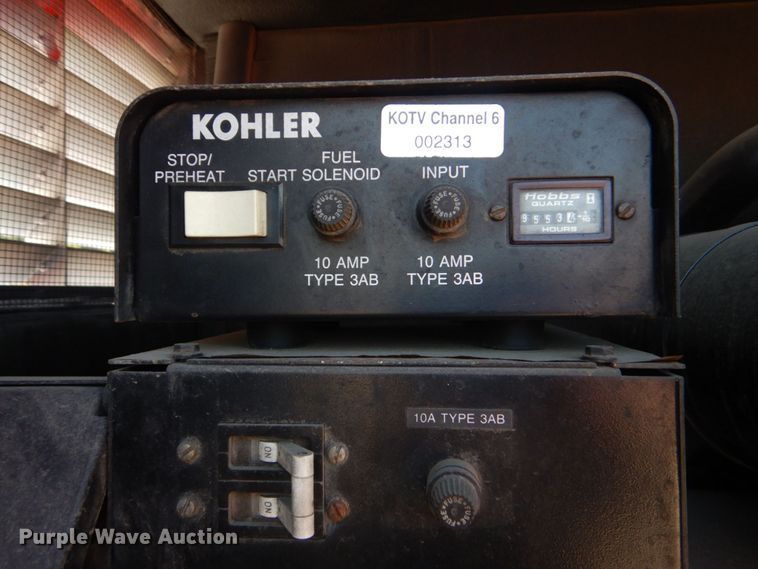 image for item DO1564 2004 Peterbilt 330  satelite broadcasting truck