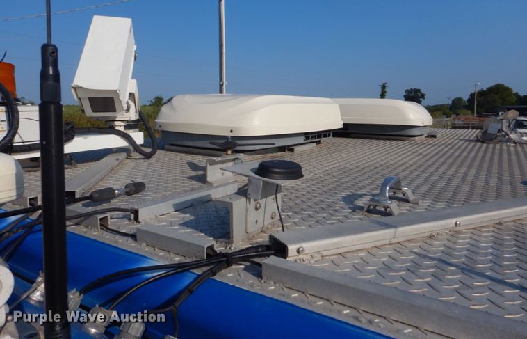 image for item DO1564 2004 Peterbilt 330  satelite broadcasting truck