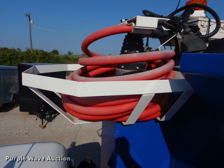 image for item DO1564 2004 Peterbilt 330  satelite broadcasting truck