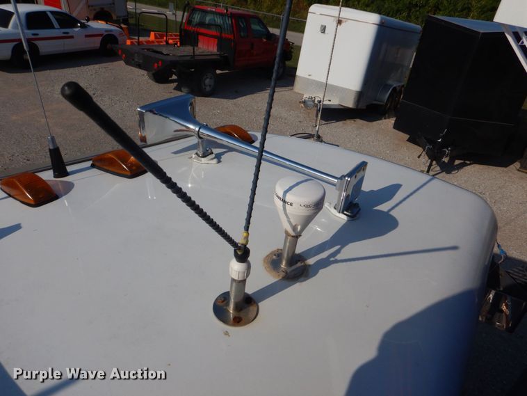 image for item DO1564 2004 Peterbilt 330  satelite broadcasting truck