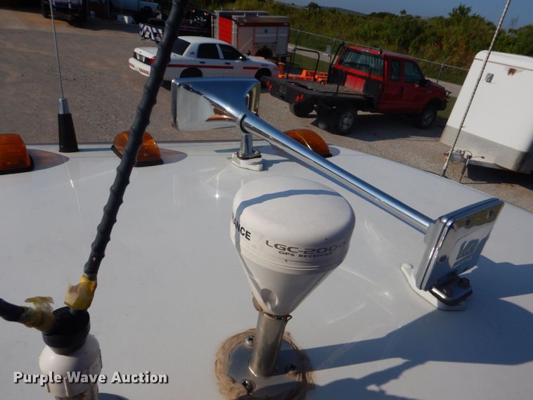 image for item DO1564 2004 Peterbilt 330  satelite broadcasting truck