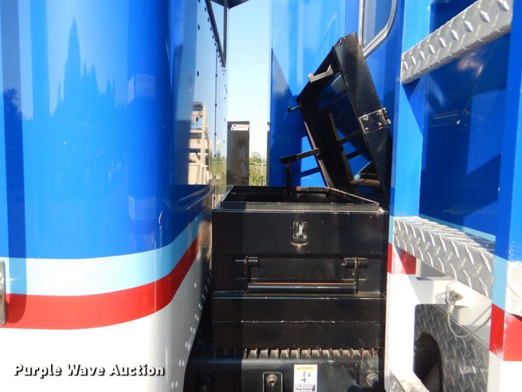 image for item DO1564 2004 Peterbilt 330  satelite broadcasting truck