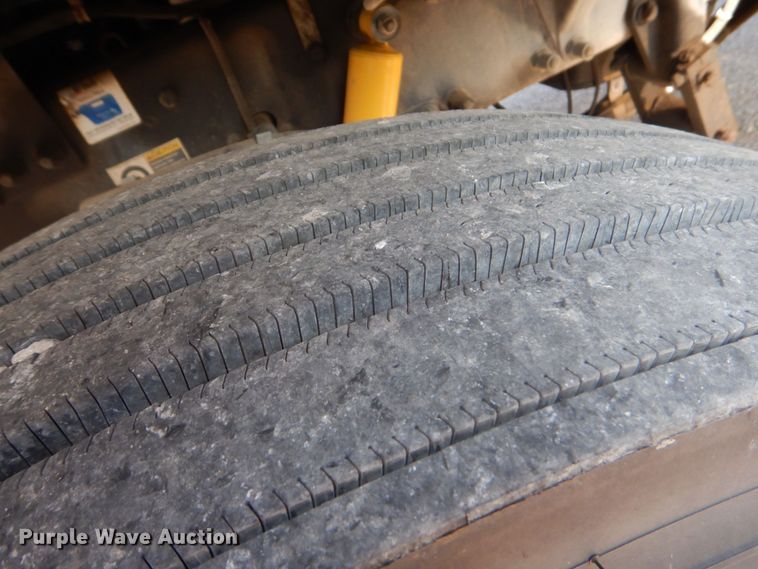 image for item DO1564 2004 Peterbilt 330  satelite broadcasting truck