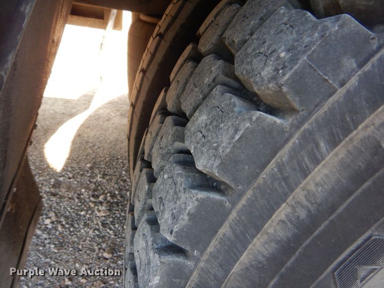 image for item DO1564 2004 Peterbilt 330  satelite broadcasting truck