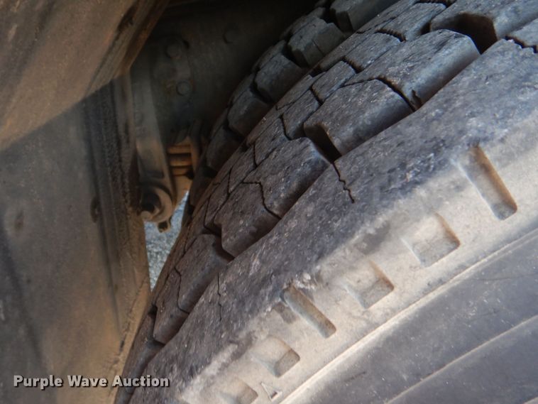 image for item DO1564 2004 Peterbilt 330  satelite broadcasting truck