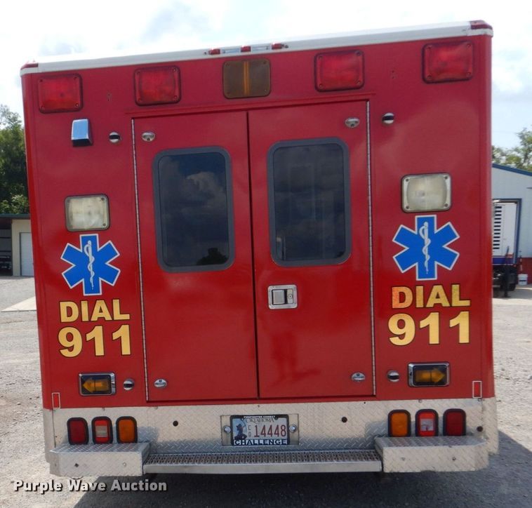 image for item DO1568 2000 Ford F350 Super Duty  ambulance
