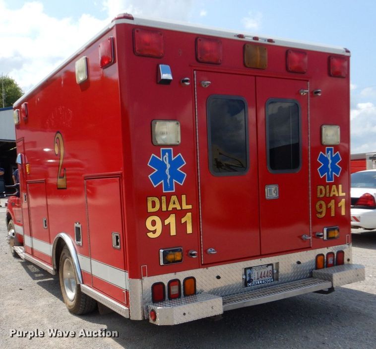 image for item DO1568 2000 Ford F350 Super Duty  ambulance