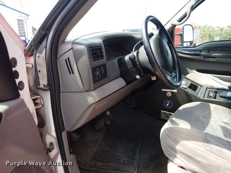 image for item DO1568 2000 Ford F350 Super Duty  ambulance