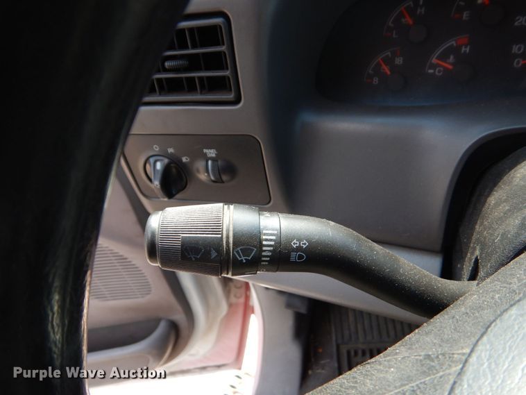 image for item DO1568 2000 Ford F350 Super Duty  ambulance