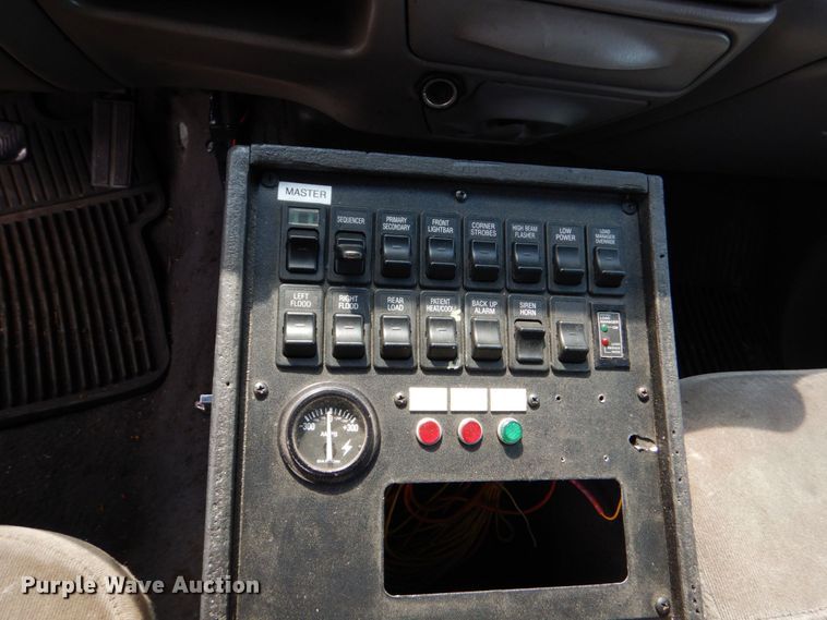 image for item DO1568 2000 Ford F350 Super Duty  ambulance