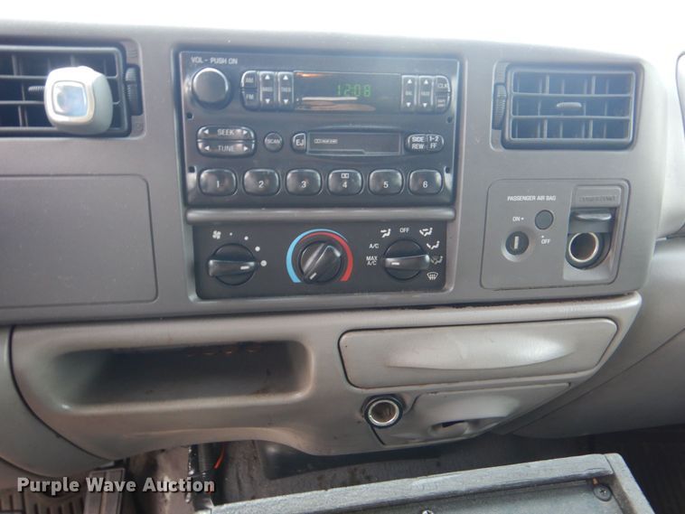 image for item DO1568 2000 Ford F350 Super Duty  ambulance