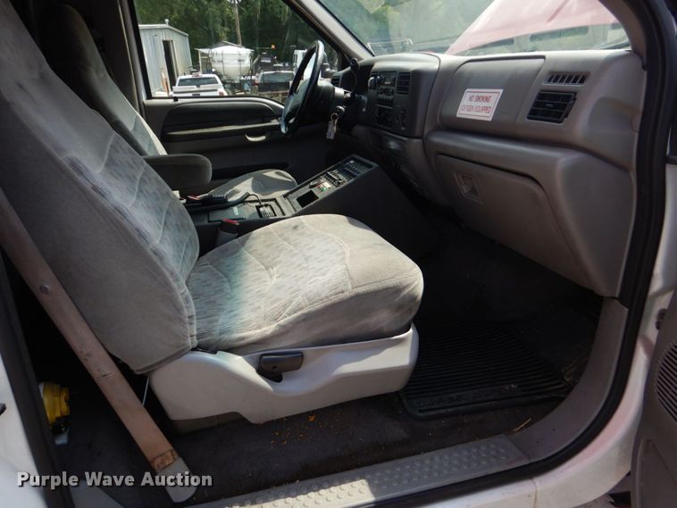 image for item DO1568 2000 Ford F350 Super Duty  ambulance