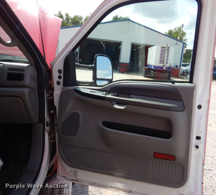 image for item DO1568 2000 Ford F350 Super Duty  ambulance