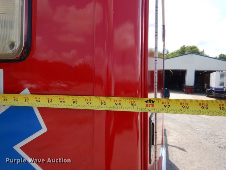 image for item DO1568 2000 Ford F350 Super Duty  ambulance