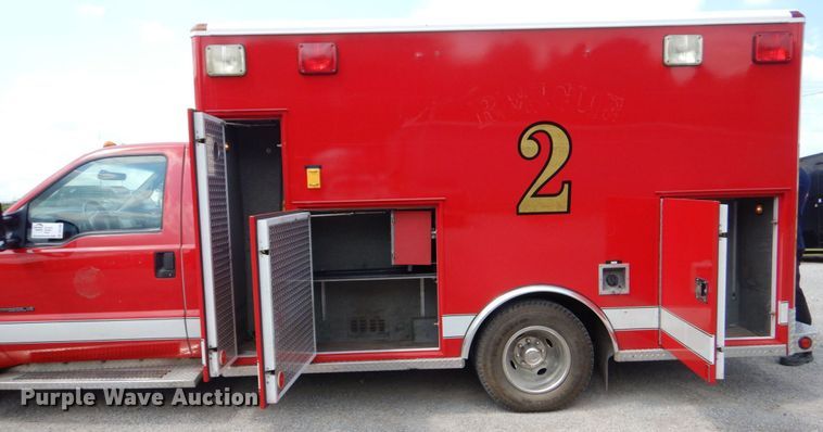 image for item DO1568 2000 Ford F350 Super Duty  ambulance
