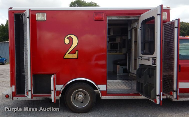 image for item DO1568 2000 Ford F350 Super Duty  ambulance