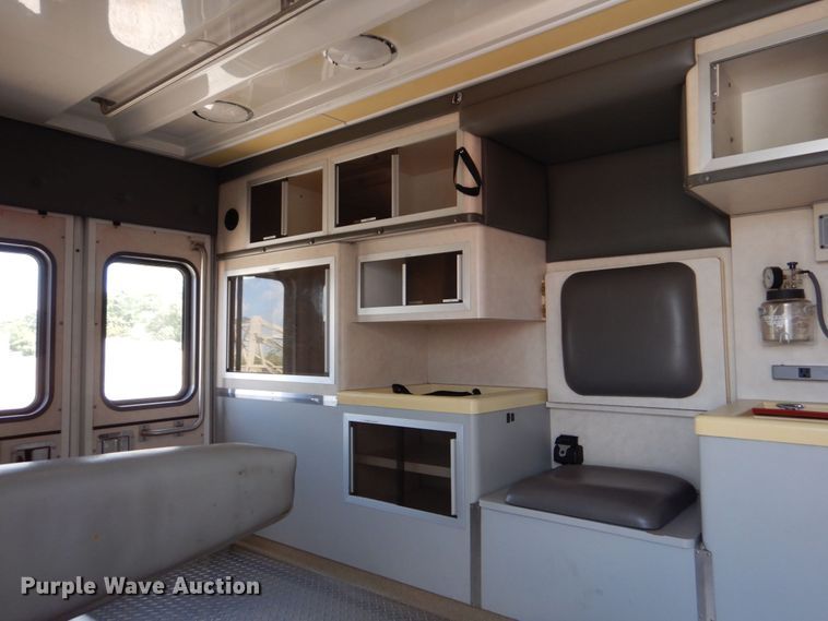 image for item DO1568 2000 Ford F350 Super Duty  ambulance