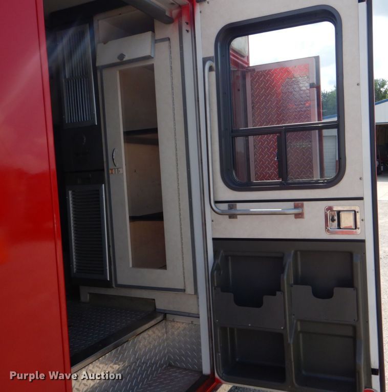 image for item DO1568 2000 Ford F350 Super Duty  ambulance