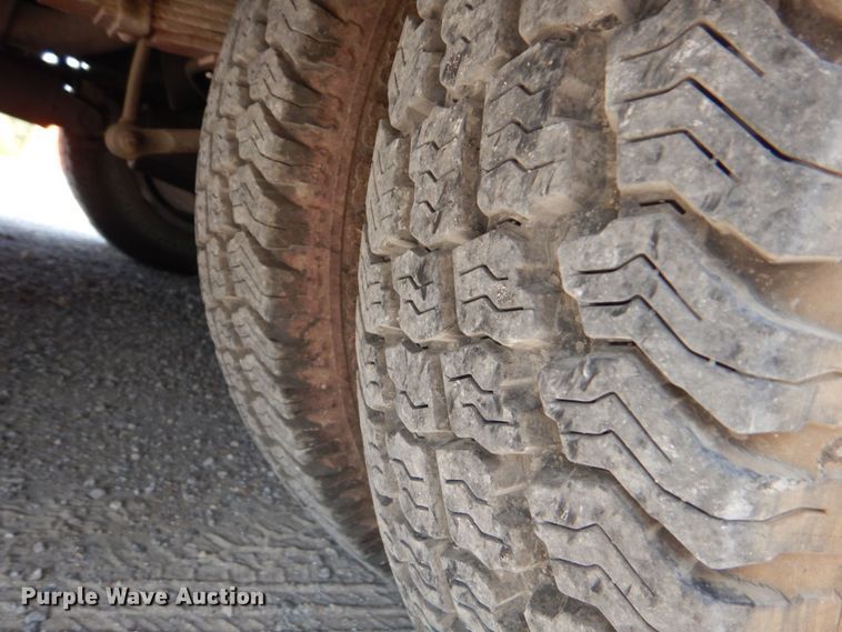 image for item DO1568 2000 Ford F350 Super Duty  ambulance