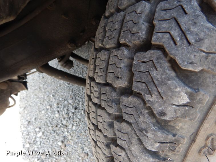 image for item DO1568 2000 Ford F350 Super Duty  ambulance