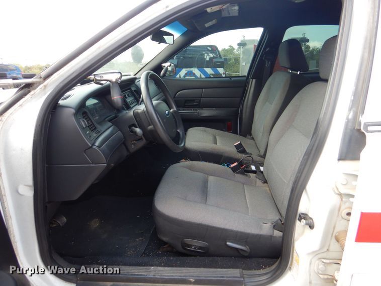 image for item DO1569 2006 Ford Crown Victoria Police Interceptor