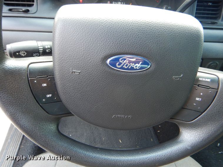 image for item DO1569 2006 Ford Crown Victoria Police Interceptor