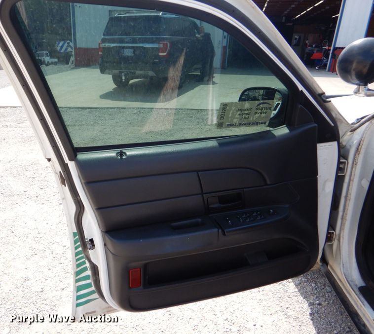 image for item DO1569 2006 Ford Crown Victoria Police Interceptor
