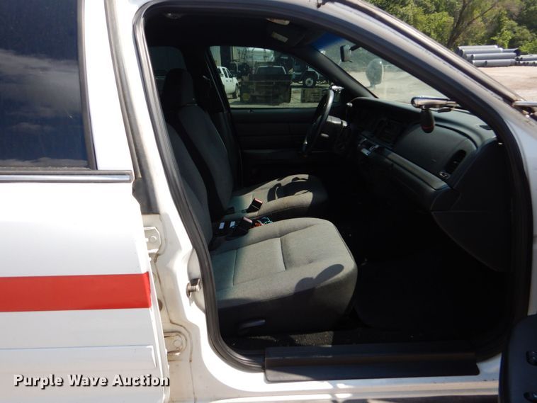 image for item DO1569 2006 Ford Crown Victoria Police Interceptor