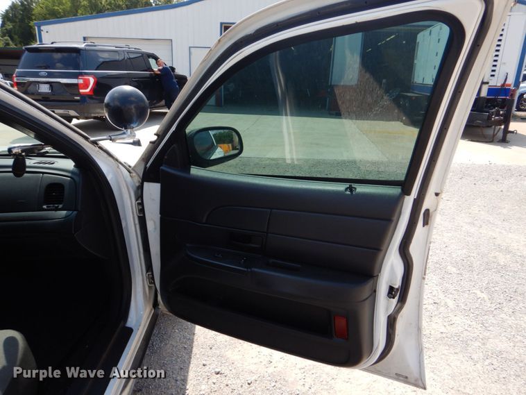 image for item DO1569 2006 Ford Crown Victoria Police Interceptor