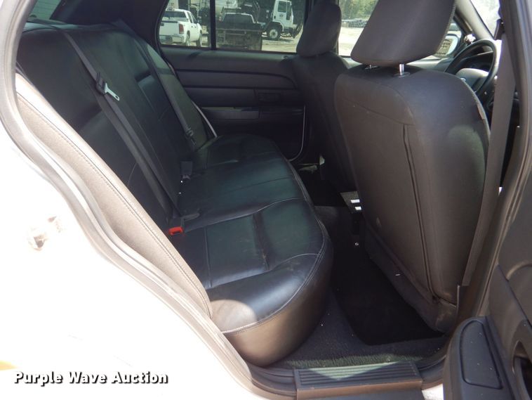 image for item DO1569 2006 Ford Crown Victoria Police Interceptor