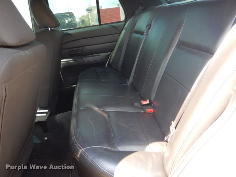 image for item DO1569 2006 Ford Crown Victoria Police Interceptor