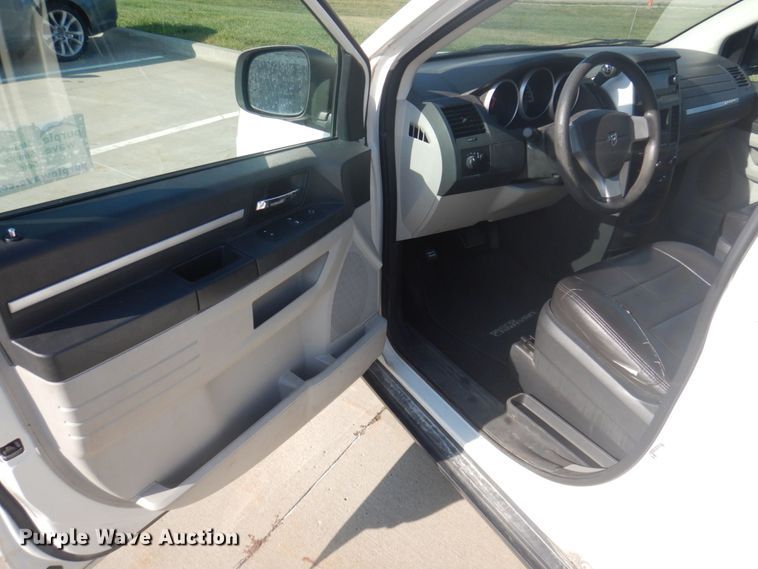 image for item DP0325 2010 Dodge Grand Caravan SE  van