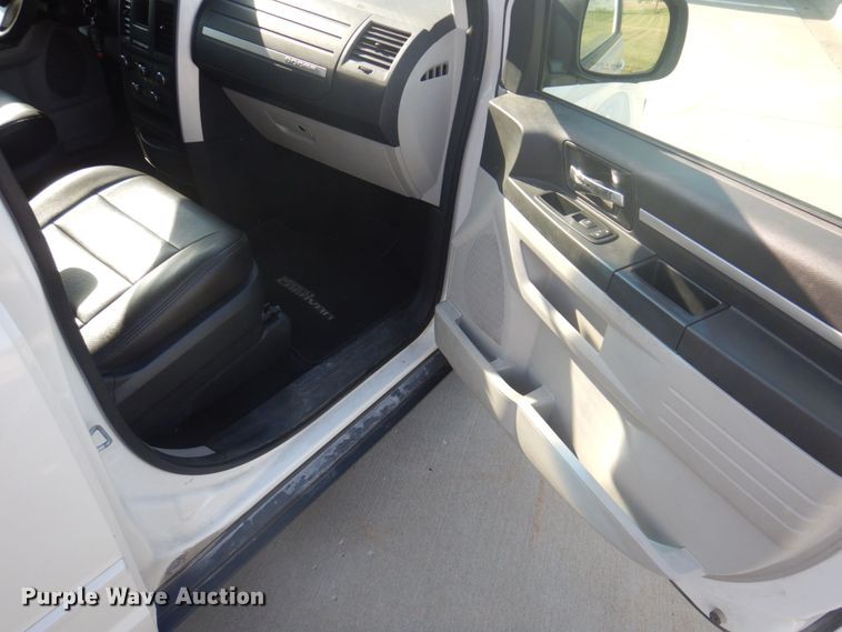 image for item DP0325 2010 Dodge Grand Caravan SE  van