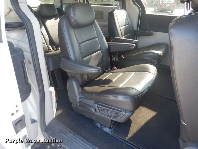 image for item DP0325 2010 Dodge Grand Caravan SE  van