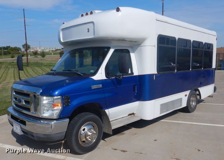 image for item DP0326 2008 Ford E450 Super Duty  shuttle bus