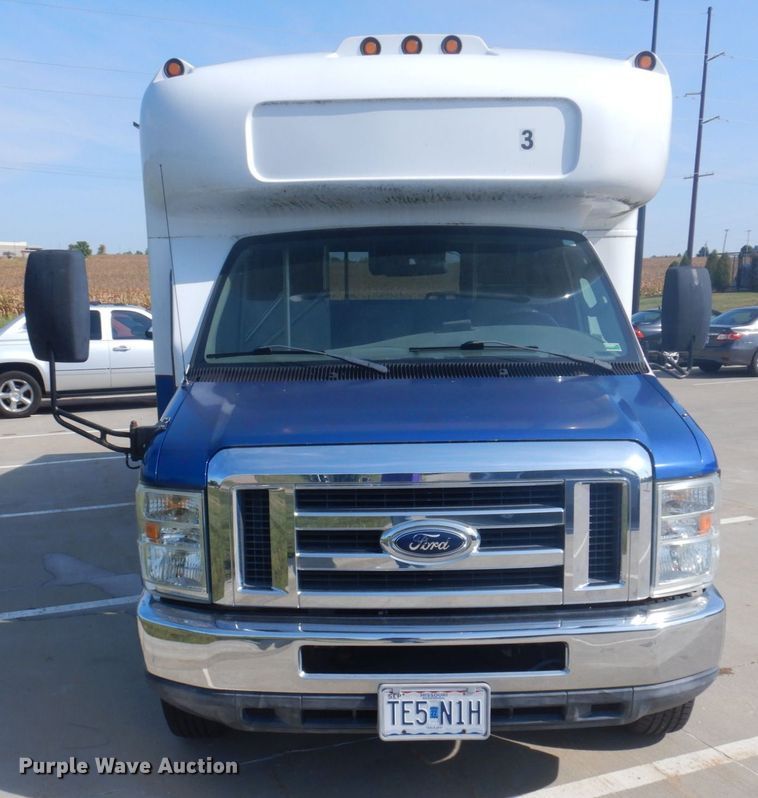 image for item DP0326 2008 Ford E450 Super Duty  shuttle bus