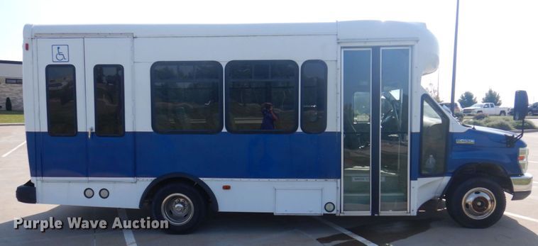 image for item DP0326 2008 Ford E450 Super Duty  shuttle bus