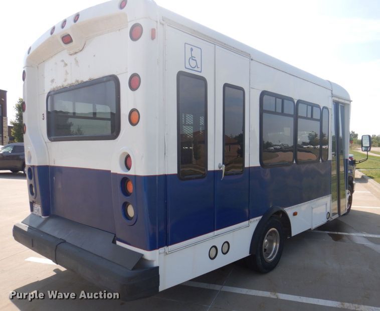 image for item DP0326 2008 Ford E450 Super Duty  shuttle bus