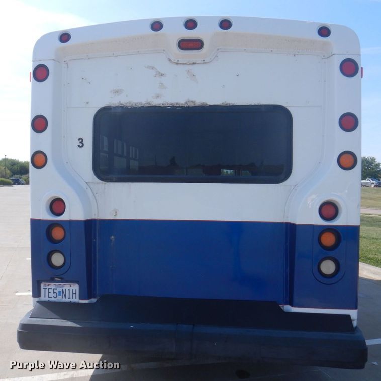 image for item DP0326 2008 Ford E450 Super Duty  shuttle bus