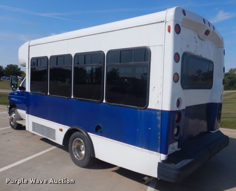 image for item DP0326 2008 Ford E450 Super Duty  shuttle bus