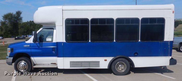 image for item DP0326 2008 Ford E450 Super Duty  shuttle bus