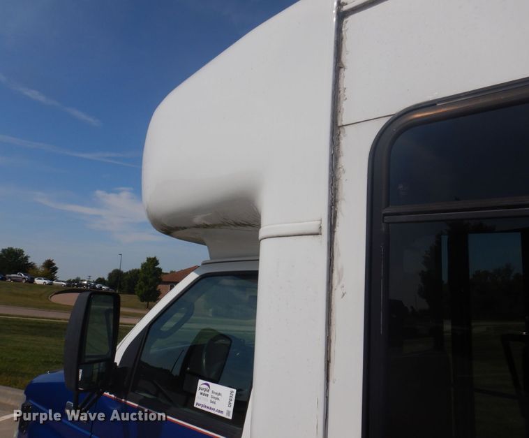 image for item DP0326 2008 Ford E450 Super Duty  shuttle bus